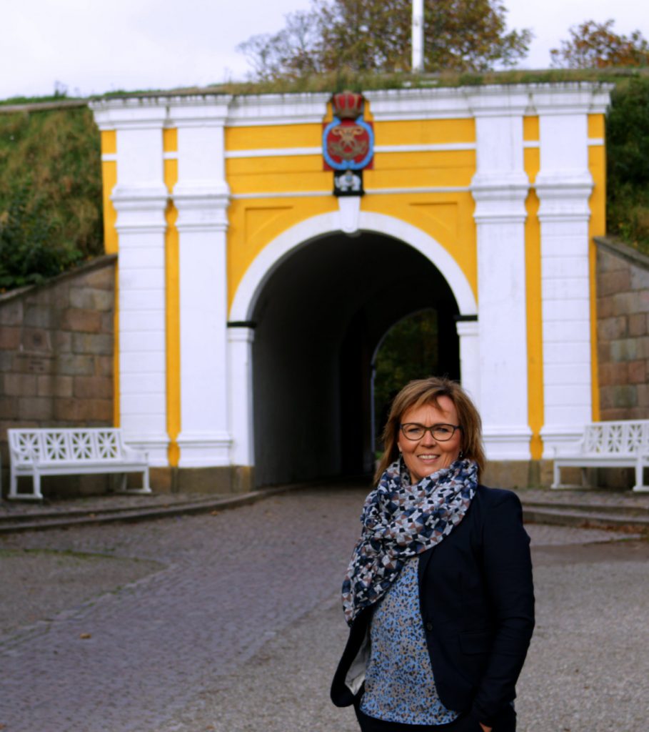 Susanne Eilersen foran Fredericia port